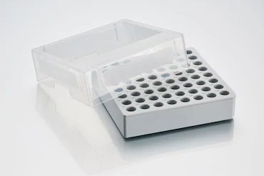 艾本德儲存盒 8 × 8, 可放置 64  個試管， 1  –  2  mL，3  件，高 53  mm，2  英寸，聚丙烯材料，可耐受最低 -86  °C，可高溫高壓滅菌，帶蓋子并具有數(shù)字字母標(biāo)識